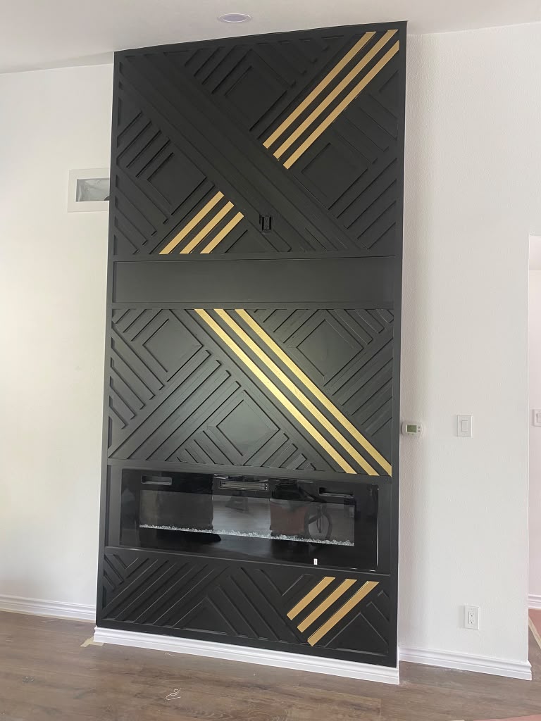 Sala con chimenea negro y oro — 2